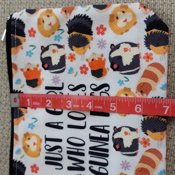 NWT Guinea Pig Makeup Bag and Goodies - Picture 6 of 9